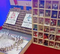 引人瞩目的意思